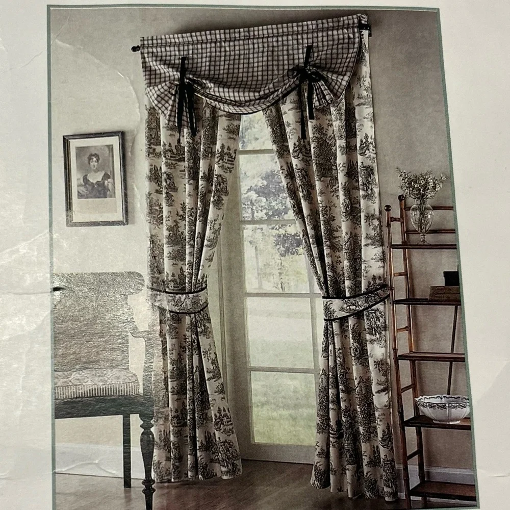 Waverly garden room Tie Up Valance 45” x 45” Wellington Plaid New Not In Package